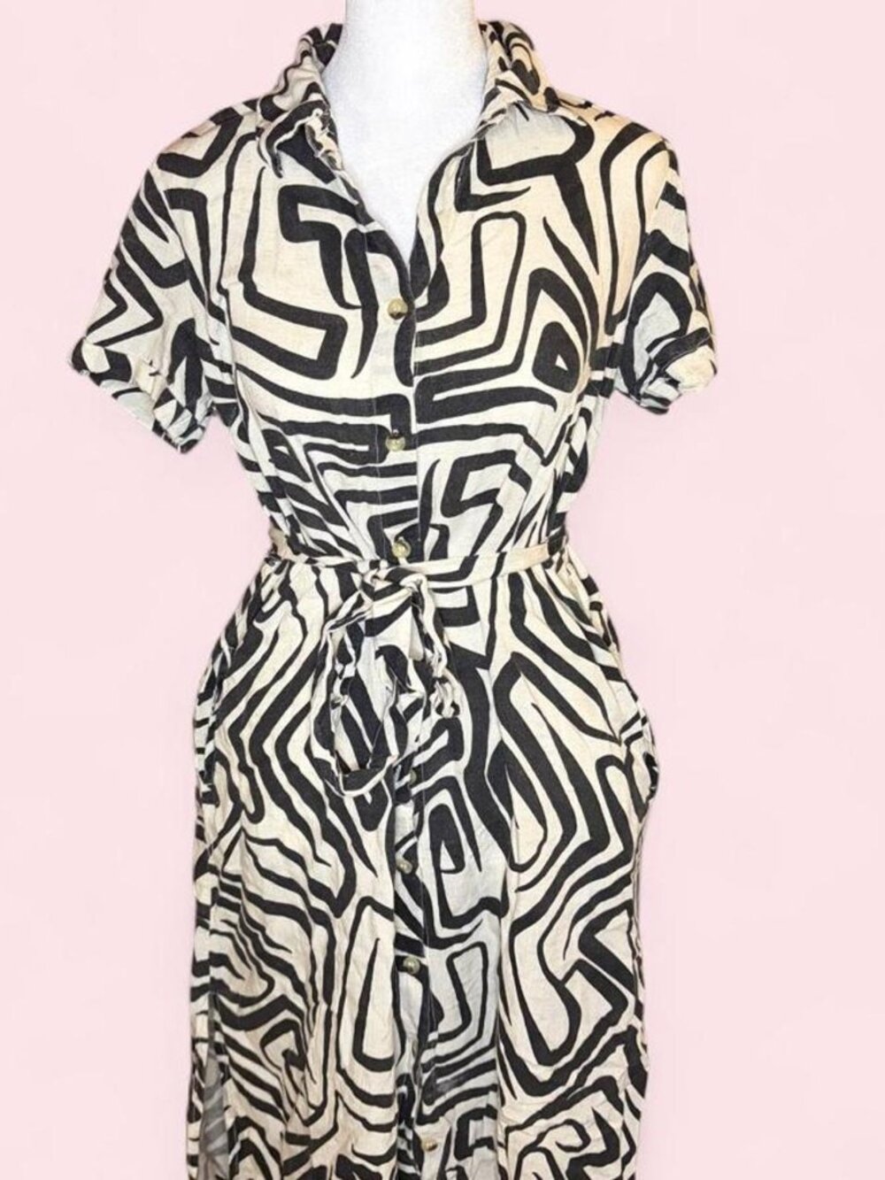Japna collared dress with black design